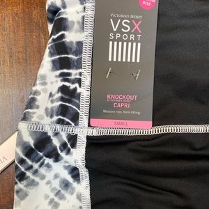 Victoria’s Secret Knockout Capri Leggings